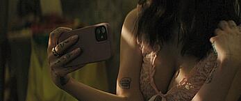 Actress - Dove Cameron: Movie - 56 Days